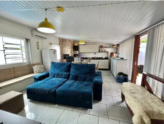 Imagem Casa de 4 quartos com piscina aquecida em Excelente Localização de Campo Bom.