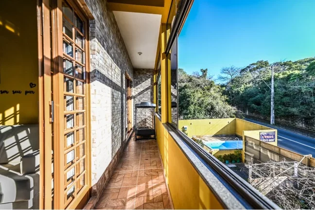 Imagem Casa à venda em Porto Alegre, Agronomia, com 2 quartos, 220m²