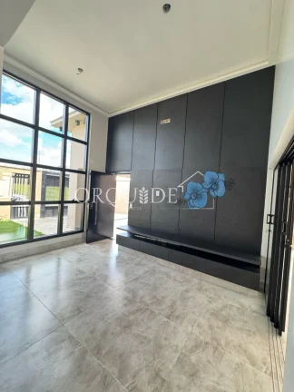 Imagem Casa à venda na cidade de rio verde com 3 quartos, 3 suítes, 2 salas, 1 banheiro, 1 vaga de garagem e 156m² de área.