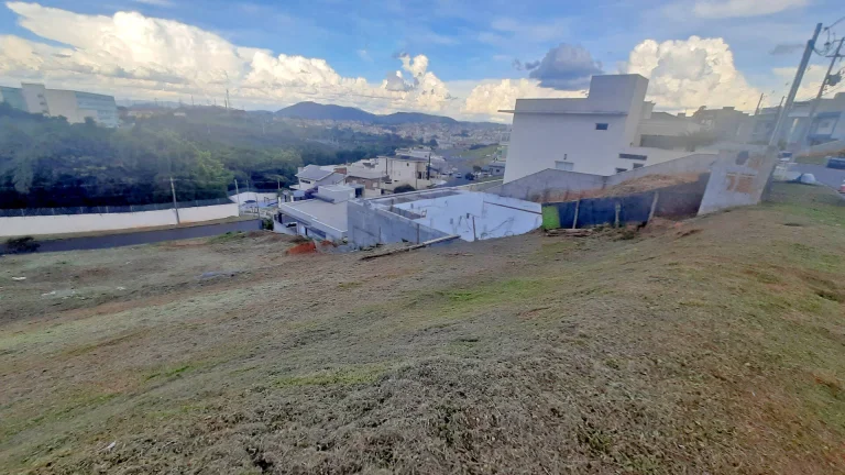 Imagem Terreno no condomínio Vila Real