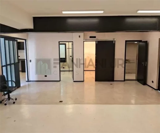 Imagem Casa Comercial de Alto Padrão para Locação em São Paulo-SP, Jardim América: 9 salas, 6 banheiros, 5 vagas, 230m².