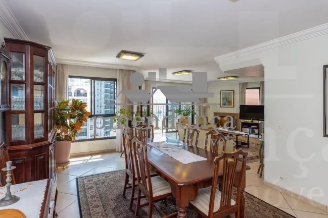 Imagem Excelente apartamento em Perdizes com elevador privativo, um por andar, 162m²