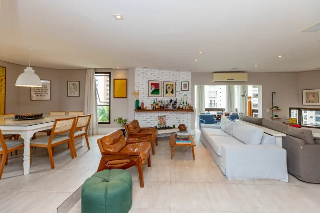 Apartamento com 3 Quartos à Venda, 172 m² em Moema - São Paulo