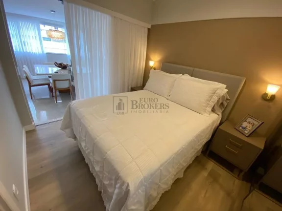 Imagem Apartamento com 4 dormitórios à venda em prédio Frente Mar no centro de Balneári