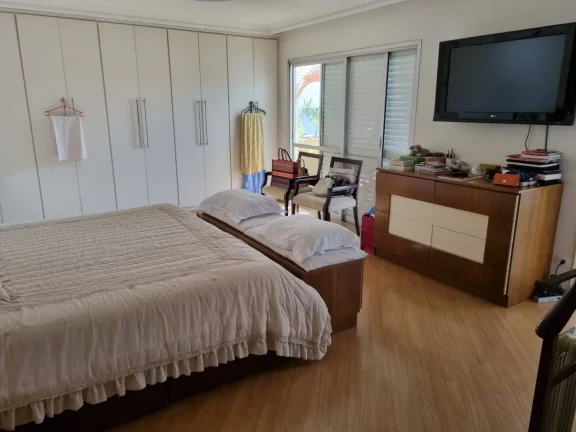 Imagem Linda cobertura de 321M² com 3 quartos e 2 suítes. Armários, varandas, ampla sala.