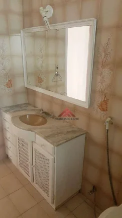 Imagem Apartamento em local previligiado no miolo de icarai,constituido por salão 03 quartos dependencias completa,vaga de garagem na escritura,andar alto so