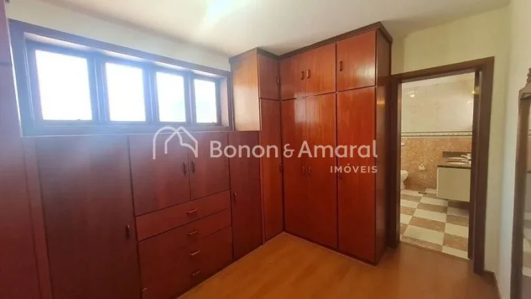 Imagem Casa em condomínio com 430 m² e 4 quartos