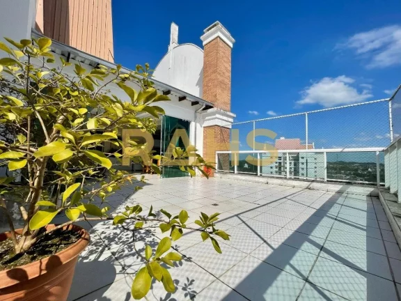 Cobertura Semi-mobiliada à venda com 1 suíte e 2 quartos, 2 vagas individuais de garagem no melhor...