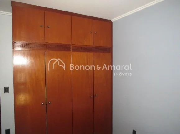 Imagem Linda residência em condomínio fechado de alto padrão, com ambientes amplos e aconchegantes. O im...