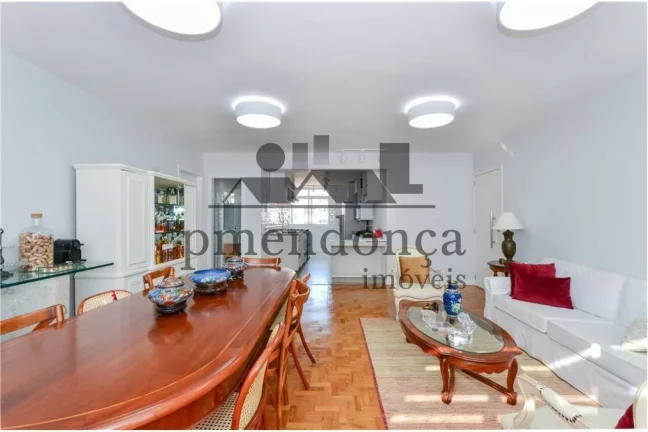 Imagem Apartamento reformado a venda em Rua tranquila de Pinheiros.