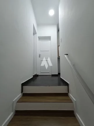 Imagem Sobrado com 3 Quartos e 2 banheiros à Venda, 98 m² por R$ 660.000