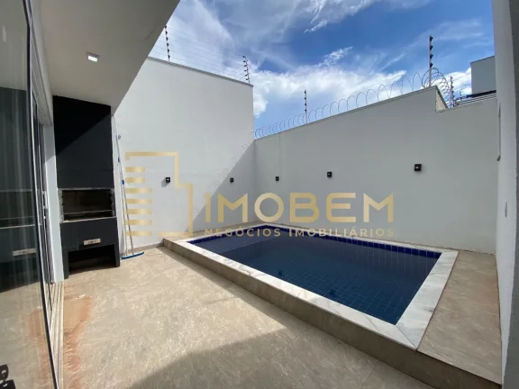Imagem Imóvel de Alto Padrão: Casa à venda em Sinop-MT, no bairro Jardim Itália III, com 3 quartos, 1 suíte e ampla área de 154m².