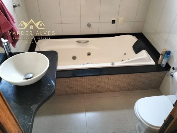 Imagem Imperdível: Casa à venda em Foz do Iguaçu-PR, bairro Jardim Bandeirantes, 3 quartos, 2 salas, 2 banheiros, 3 vagas, 142,39 m².
