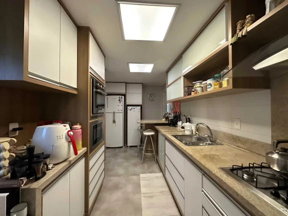 Imagem Apartamento mobiliado com 4 suítes e 3 vagas de garagem no bairro Fazenda em Itajaí