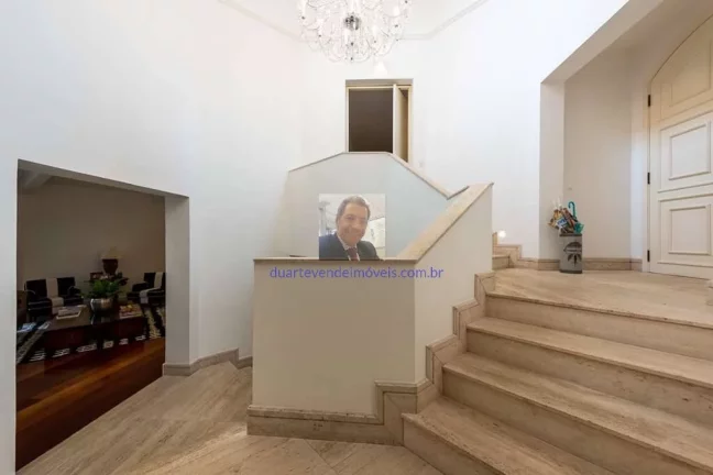 Imagem Vende-se Mansão no Pq Silvino Pereira. Mansão cinematográfica!