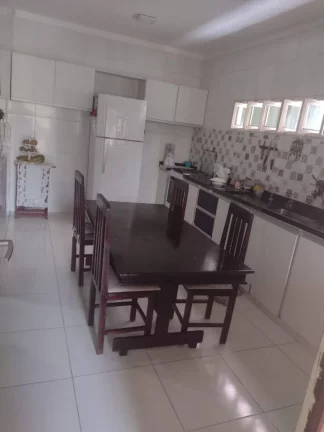 Imagem Casa à venda no Bairro Coroa do Meio - Amplos espaços, 3/4 com suíte e 4 vagas de garagem!