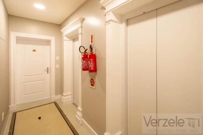 Imagem Apartamento 4 ou + dormitórios para Venda em Balneário Camboriú / SC no bairro Centro