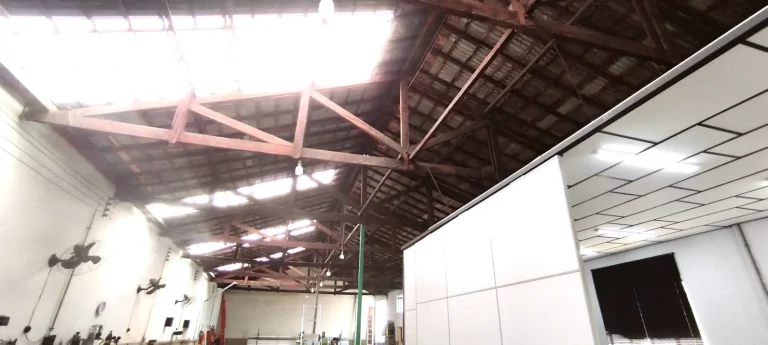 Imagem Oportunidade Única em São Caetano do Sul: Galpão Comercial no Bairro Cerâmica
