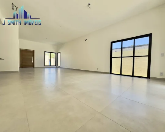 Imagem CASA TÉRREA, NOVINHA!! 245m², PISCINA. CÔMODOS GRANDES. CONDOMÍNIO FECHADO.