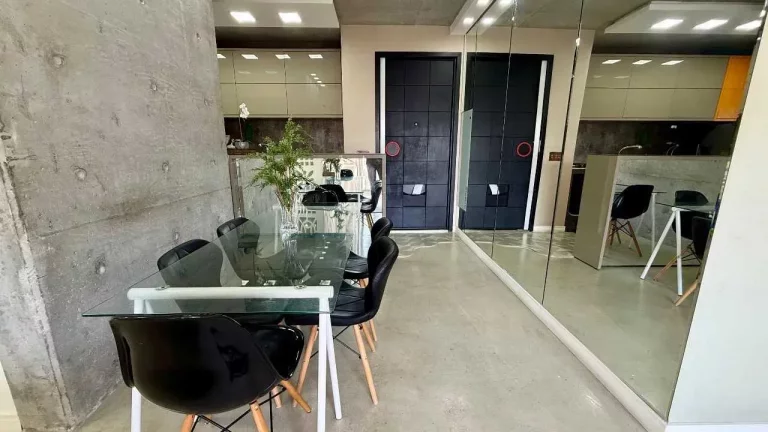 Imagem Apartamento com 2 dormitórios e 1 vaga de garagem na Praia Brava em Itajaí/SC
