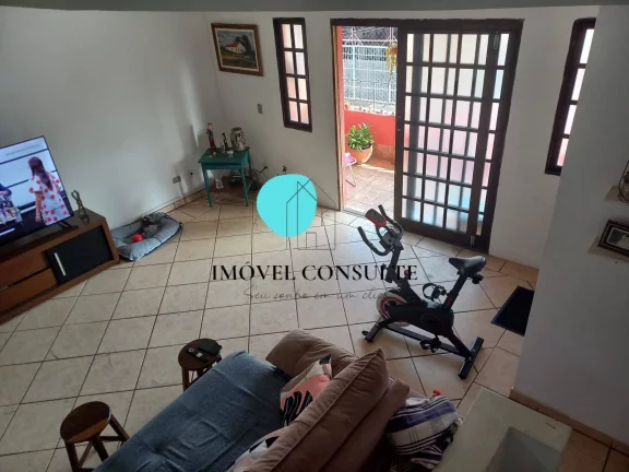 Imagem Oportunidade para Morar ou Investir! Sobrado Amplo com Renda de Locação.