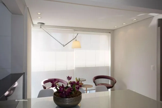 Imagem Localizado na charmosa Vila da Serra, em Nova Lima, este apartamento mobiliado oferece 94m² de conf...