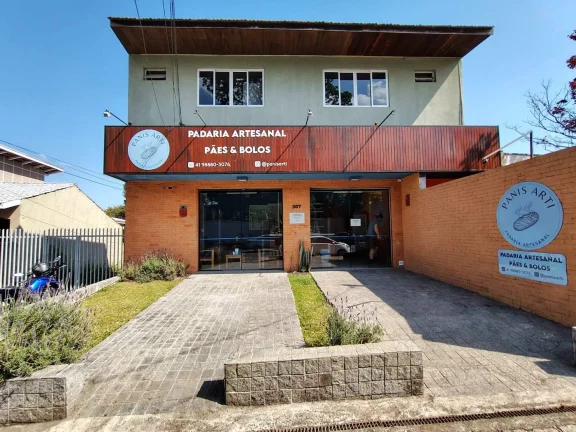 Imóvel comercial com 2 lojas e barracão no bairro Bom Retiro