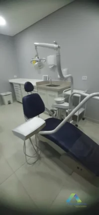 Imagem Sala Comercial com 15m² toda estruturada com cadeira odontológica em localização privilegiada na Vila das Mercês/Saúde. Ambiente ideal para profissionais dentista.