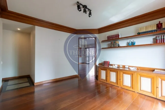 Imagem Apartamento de luxo em Moema: 3 quartos, 3 suítes, 2 salas, 5 banheiros, 4 vagas de garagem e 325m² de área. Aproveite!