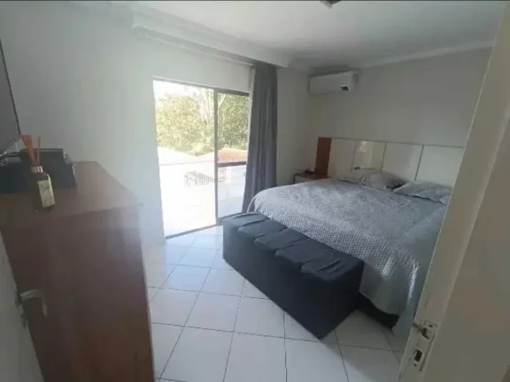 Imagem Ampla casa com 4 suítes e 4 vagas de garage, piscina e área de festa espaçosa - Fazendinha Itajaí/SC