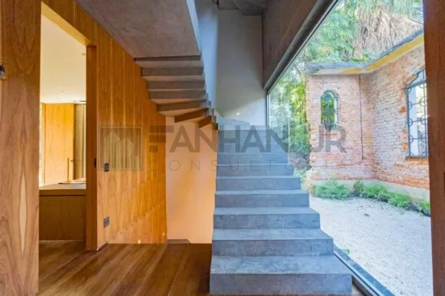 Imagem Oportunidade única: Casa de Alto Padrão no Jardim Europa, São Paulo-SP, com 4 quartos, 4 suítes e 8 vagas de garagem!