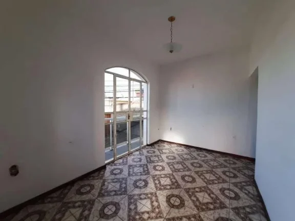 Imagem Casa aconchegante com cozinha com armários planejados, terraço amplo coberto e uma vaga de garagem localizado no bairro Santa Efigênia em Barbacena