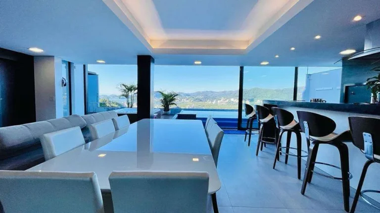 Imagem Casa à Venda, 300m2, 4 Dormitórios (2 suites), 2 Vagas,Trindade, Florianópolis/SC
