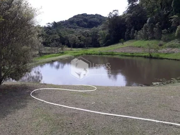 Imagem Chácara à venda, com 144.000m² com Plantas frutíferas, espaço gramado, 3 lagos com nascentes, Casa com 4 Dorm, lareira e muito mais - Embu-Guaçu, SP