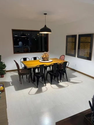 Imagem Linda casa a venda em área nobre da cidade de Nova Friburgo.