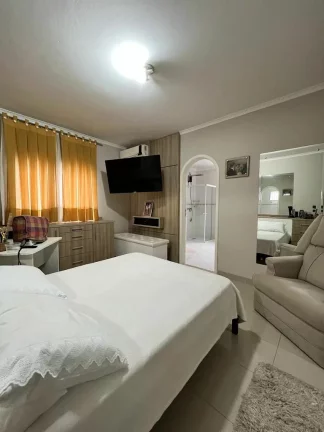 Imagem Casa 3 Dormitórios(2 S), 240,89m2 - Barreiros - São José/SC