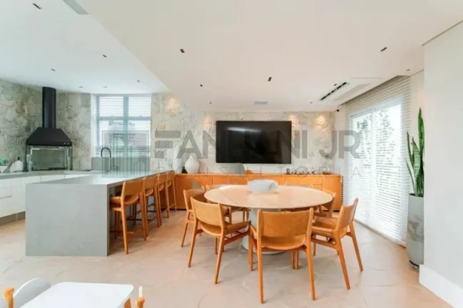 Imagem Luxuosa cobertura de 4 quartos na Vila Nova Conceição, São Paulo-SP: 4 suítes, 5 salas, 6 banheiros, 432m² de área.