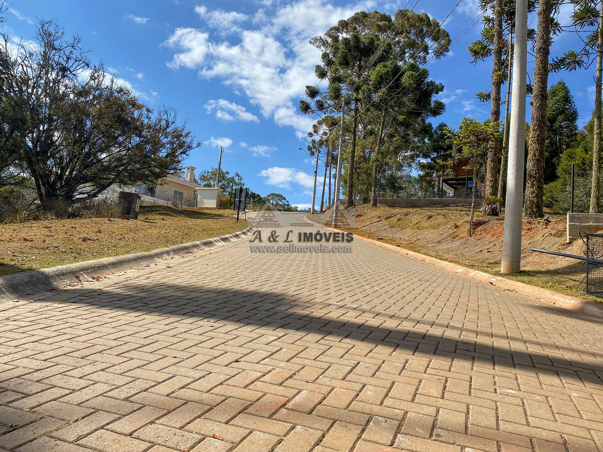 Imagem Terreno à venda em Campos do Jordão – Em loteamento de alto padrão
