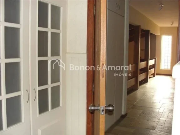 Imagem Linda casa à venda em condomínio fechado na região nobre de Sousas, a casa compõe:
4 quartos tod...