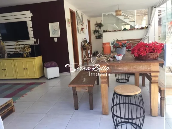 Imagem Casa com 4 dormitórios à venda, 307 m² por R$ 1.800.000,00 - Tijuca - Teresópolis/RJ