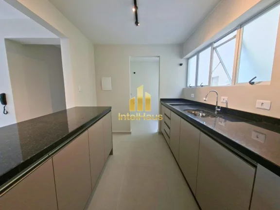 Imagem Apresentamos um excelente apartamento totalmente reformado e pronto para morar no bairro Água Verde...