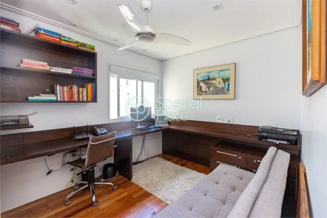 Imagem Requinte e bom gosto em 290m2 com uma planta excelente, living para três ambientes com varanda gour...