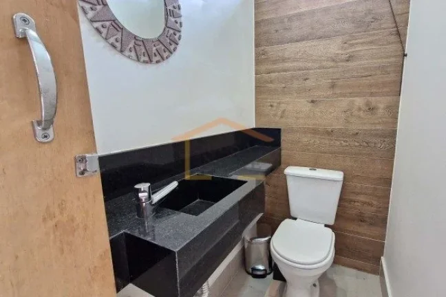 Imagem Sobrado com 163m² de área construída, composto por 3 dormitórios, sendo 1 suíte com varanda, 4 ...
