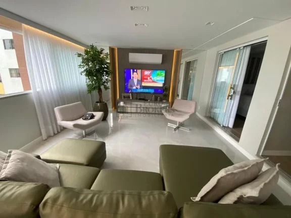 Imagem Apartamento com 4 dormitórios à venda em prédio Frente Mar no centro de Balneári