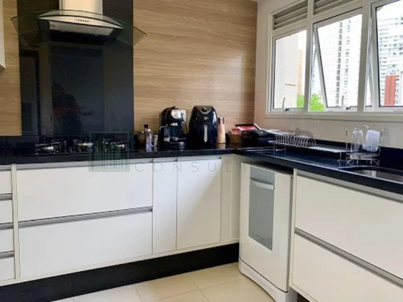 Imagem Vendo apartamento na Vila Nova Conceição. Requinte e muito bom gosto, neste incrível apartamento... São 4 dormitórios, sendo 2 suítes. O piso de ma