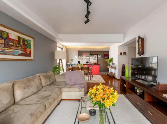 Imagem Imperdível oportunidade! Apartamento de 3 quartos com suíte, sala ampla e 3 vagas na garagem em Moema, SP. Confira!