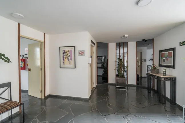 Imagem Apartamento Reformado 97M², 3Q, 1 Suíte, 2 Banheiros, 1 Vaga, Salão de Festas.