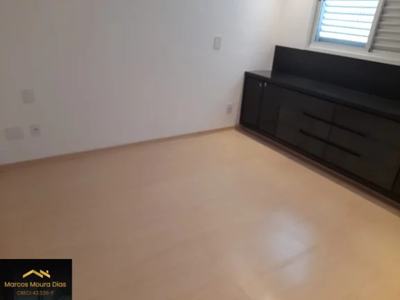 Imagem Apartamento na Pompeia com 2 dormitórios (1 suíte) e 2 vagas, próximo ao Sesc Pompeia. Edifício com portaria 24h e lazer