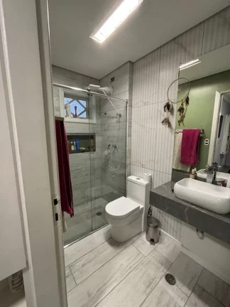 Imagem Imóvel à venda em São Caetano do Sul-SP: Casa com 4 quartos, 1 suíte, 2 banheiros, 4 vagas de garagem e 250m² de área no Jardim São Caetano.