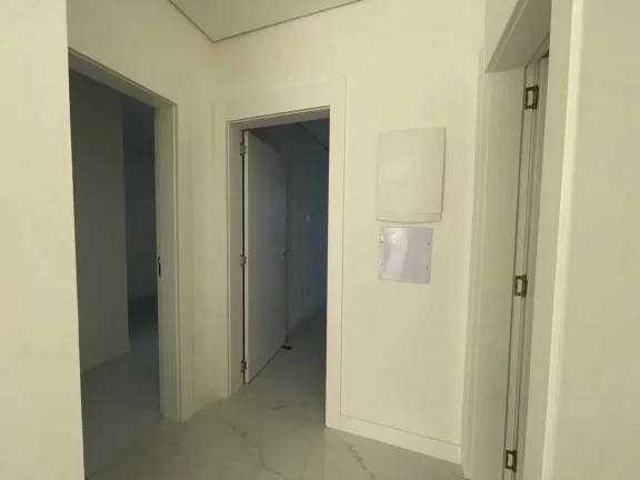 Imagem Apartamento com 2 dormitórios sendo 2 suítes e 1 vaga de garagem em Camboriú/SC